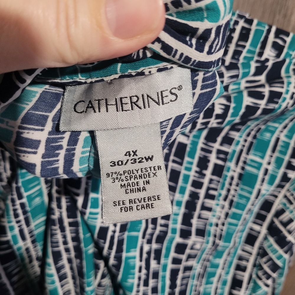 Catherines Button Front Geometric Blouse Top Plus Size 4X Green/Dark Blue - Picture 9 of 10